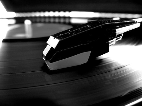 black_and_white_record_player_by_softspokenmc