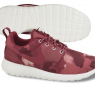 nike-roshe-run-camo-fusion-red-noble-red-sail-august-2013