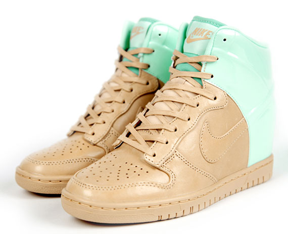 nike-wmns-dunk-sky-high-vt-qs-2