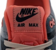 nike-wmns-air-max-1-tape-3-570x381