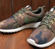 nike-wmns-roshe-run-print-linen-cargo-khaki-mercury-grey-mortar-01