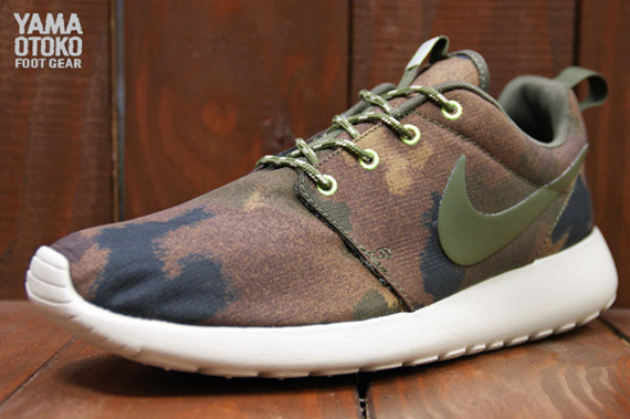 nike-wmns-roshe-run-print-linen-cargo-khaki-mercury-grey-mortar-03