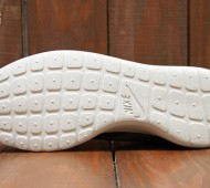 nike-wmns-roshe-run-print-linen-cargo-khaki-mercury-grey-mortar-05