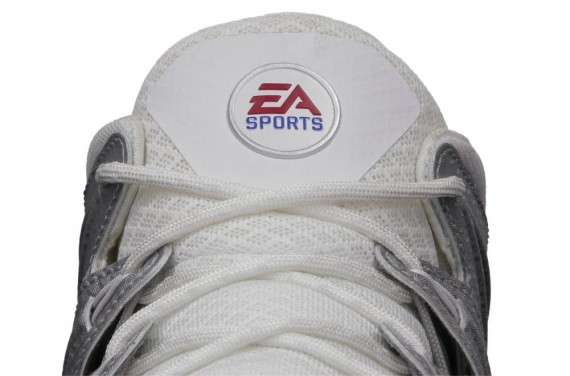 ea-sports-nike-free-trainer-7-0-madden-25-05-570x376