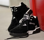 ewing-guard-black-white-3-570x381