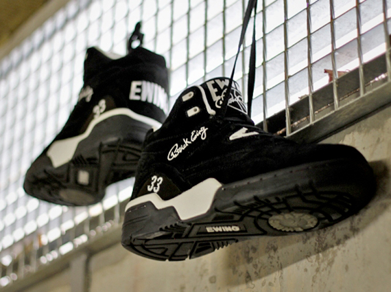 ewing-guard-black-white-4