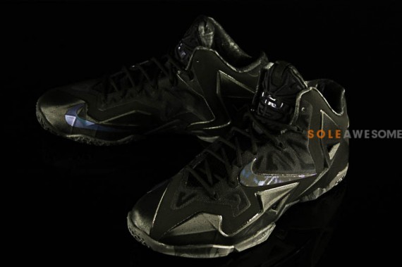 nike-lebron-11-blackout-08-570x379