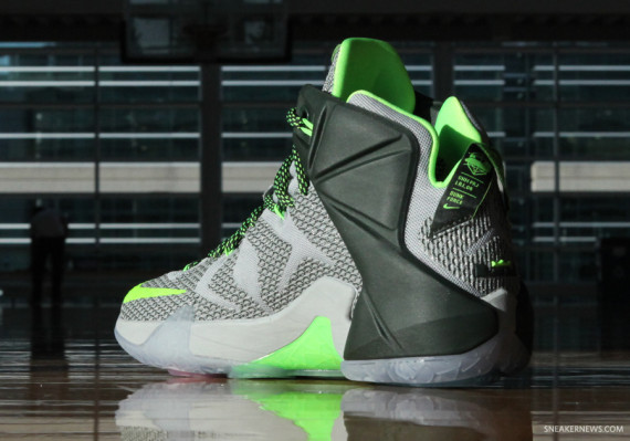 lebron-12-dunk-force-5