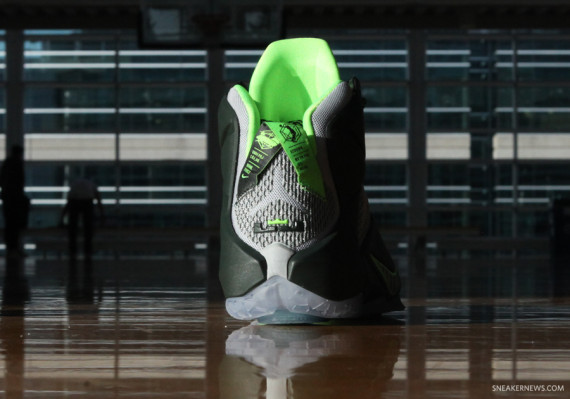 lebron-12-dunk-force-6