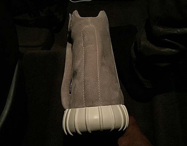 adidas yeezy 3 back view